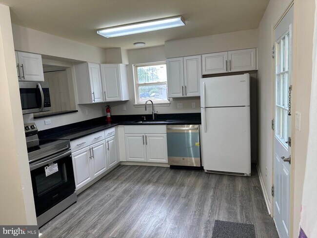 Building Photo - 241 Merrbaugh Dr