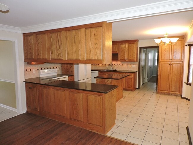 Building Photo - Email Linda@vacosold.com  or Call Office 804-642-2106