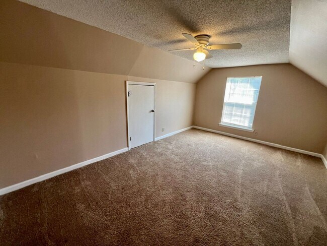 Building Photo - 2563 Carriage Dr