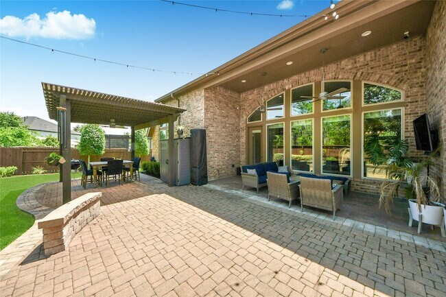 Building Photo - 30 Adrianna Path Dr
