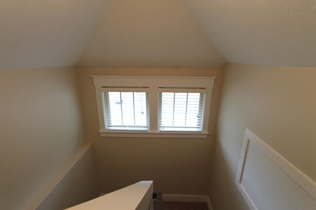Building Photo - 307 S 50th St