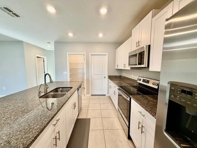 Building Photo - 1036 Royal Empress Dr