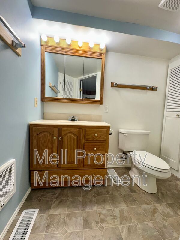 Building Photo - 2492 E Pickering Rd