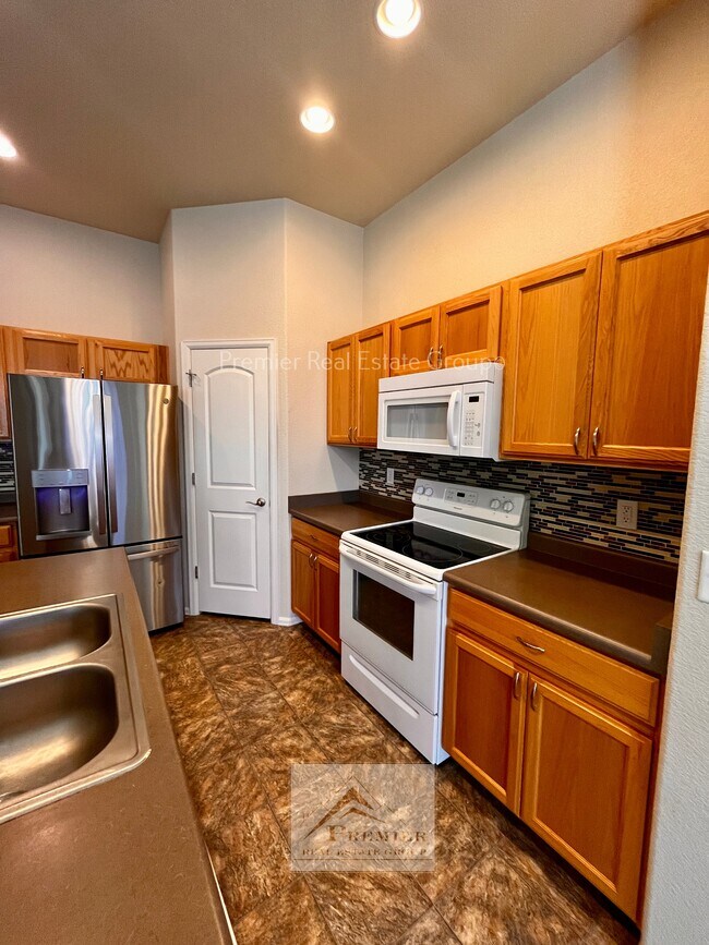 Building Photo - 4959 Justeagen Dr