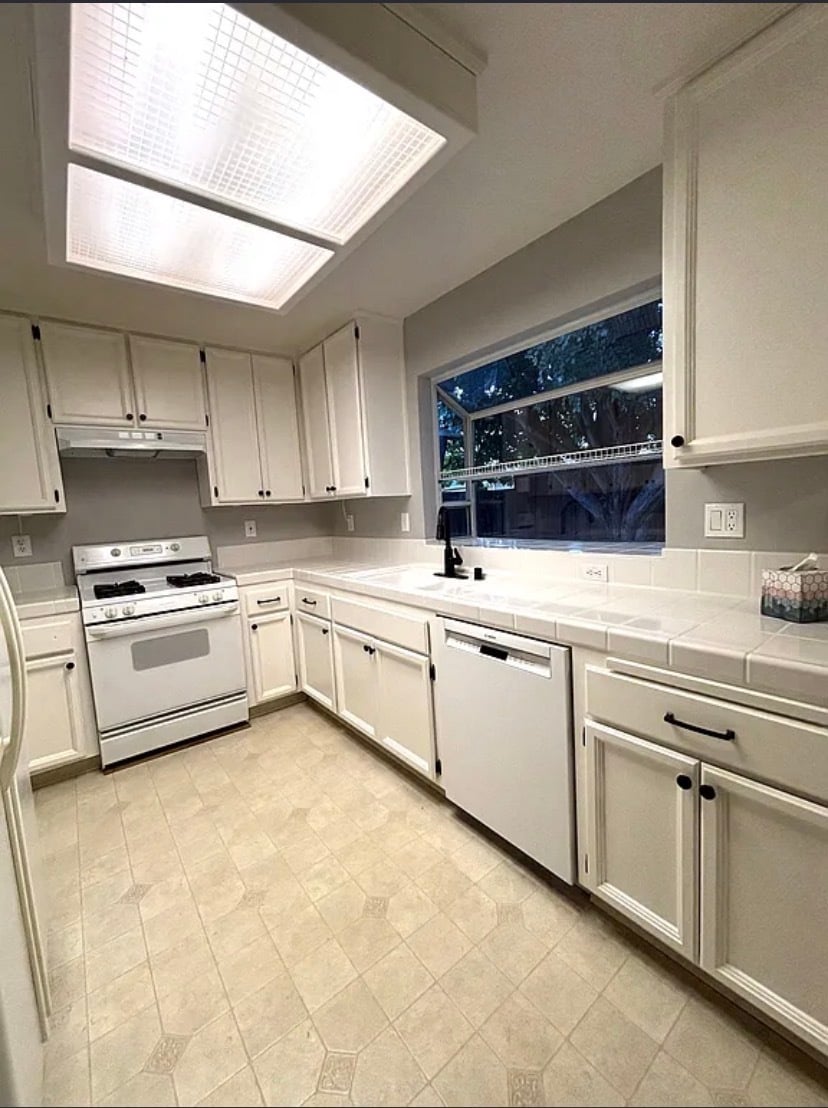 Building Photo - 2019 Scally Ct