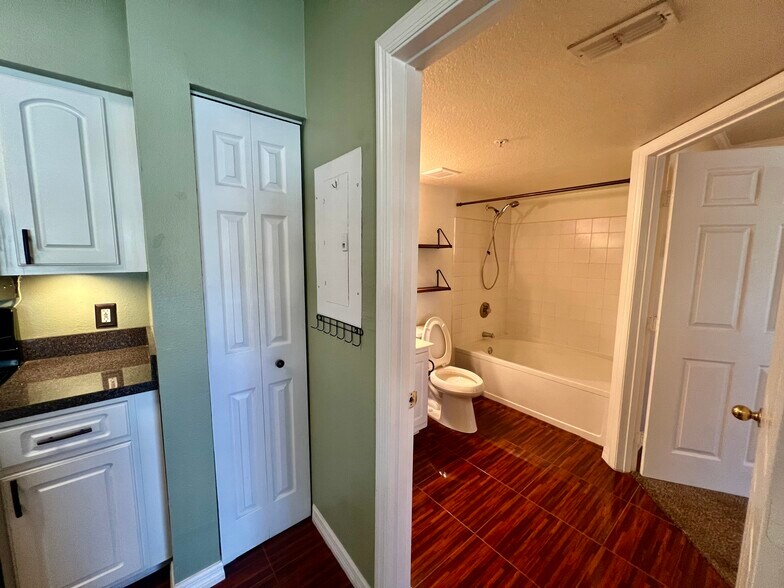 Building Photo - 10764 70th Ave