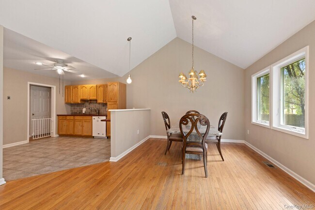 Building Photo - 19 Rockledge Rd