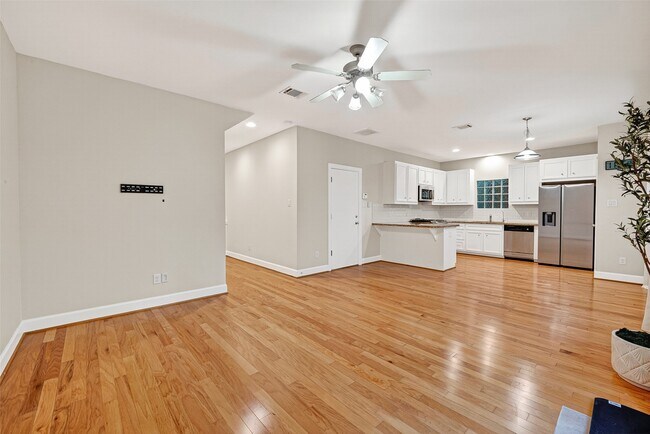 Building Photo - 3730 Main Poplar Dr