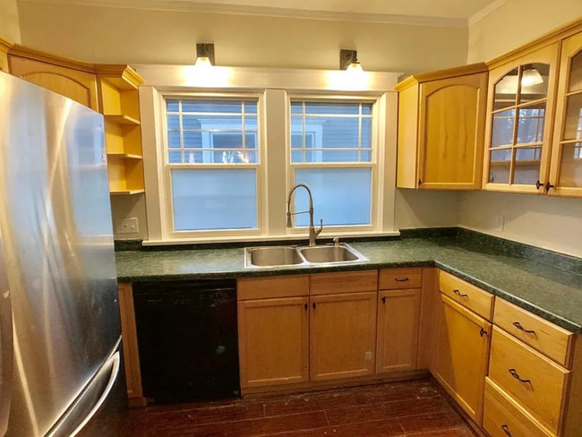 Building Photo - Camburn Corner