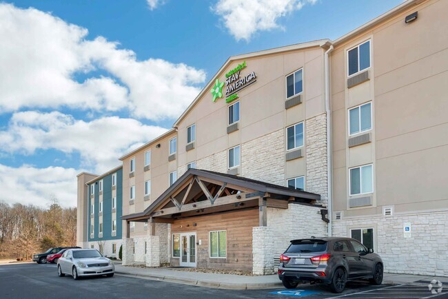 Building Photo - 9420 Statesville Rd
