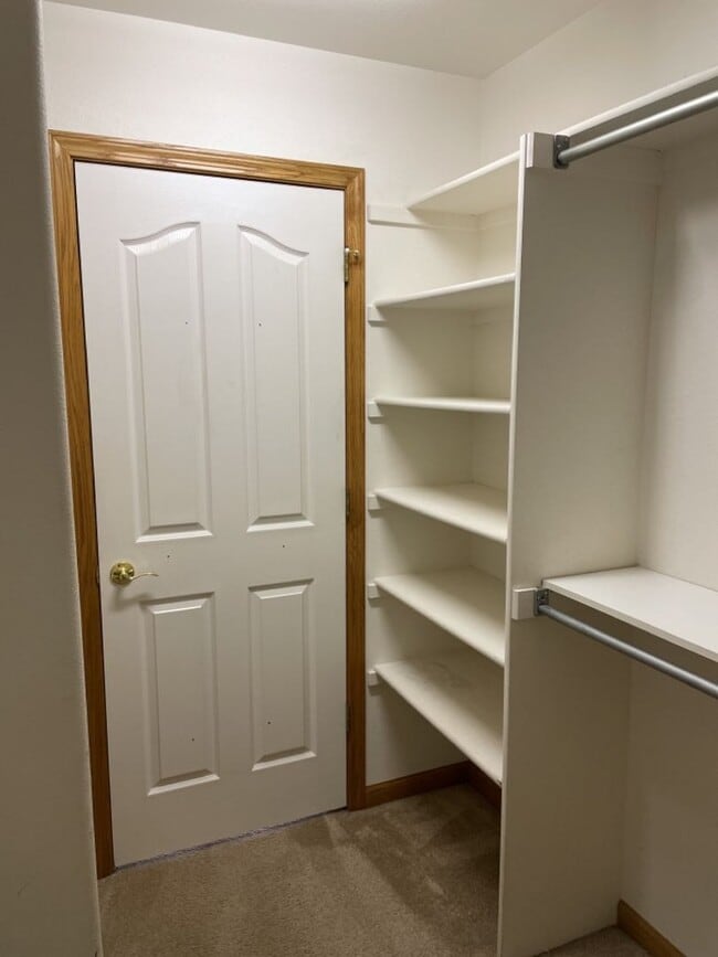 Building Photo - Start a Lease by 12/1 and Receive a $500 R...