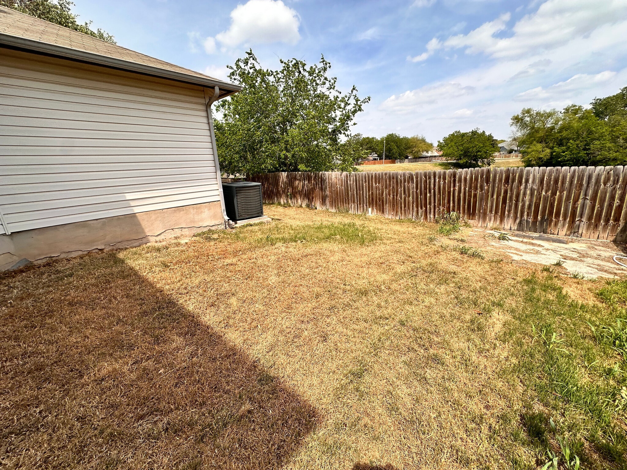 Building Photo - Room in House on Heyerdahl Dr