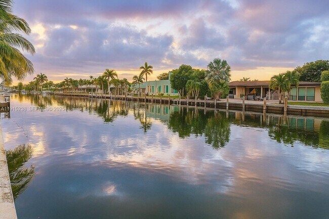 Building Photo - 1100 Pine Dr