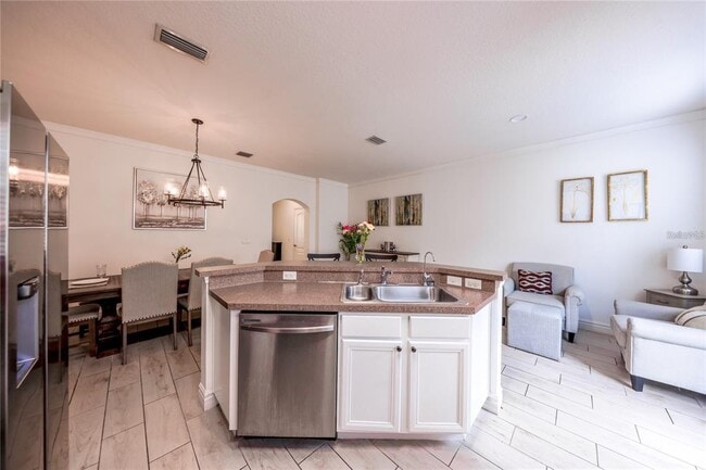 Building Photo - 14128 Avenue of the Groves