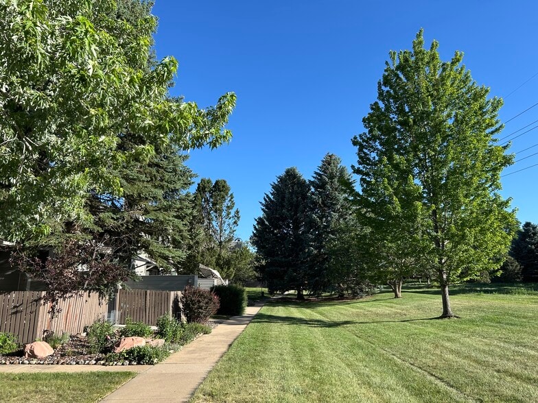 On Property Open Space - 356 S Taft Ct