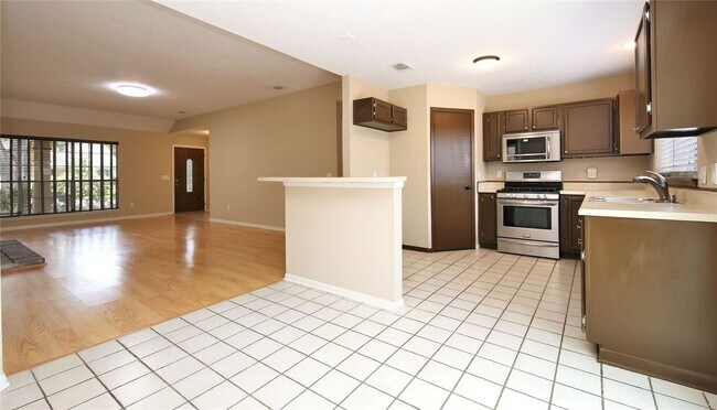 Building Photo - 18203 Brooknoll Dr