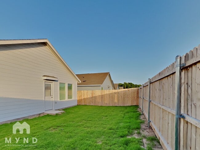Building Photo - 225 Poplar Pl