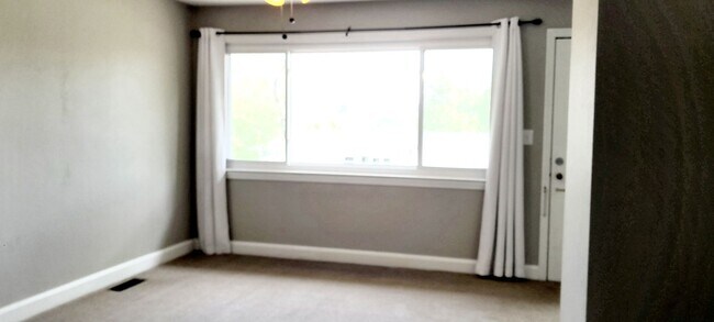 Building Photo - Comin in December - 3 bedroom 2 bath home ...