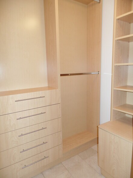 Building Photo - 2881 N Oakland Forest Dr