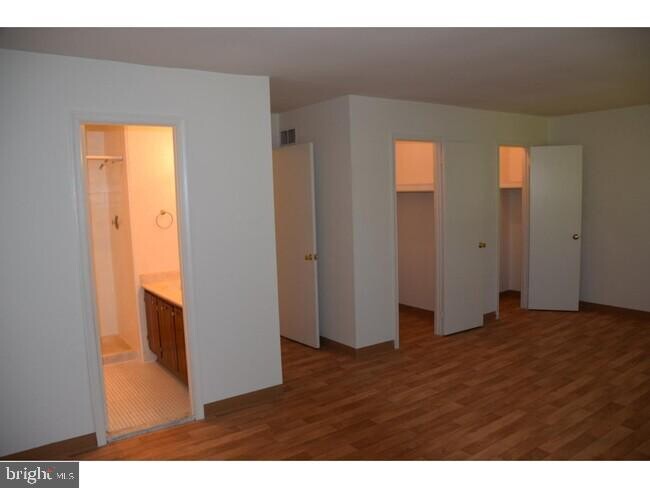 Building Photo - 112 Woodgate Ln