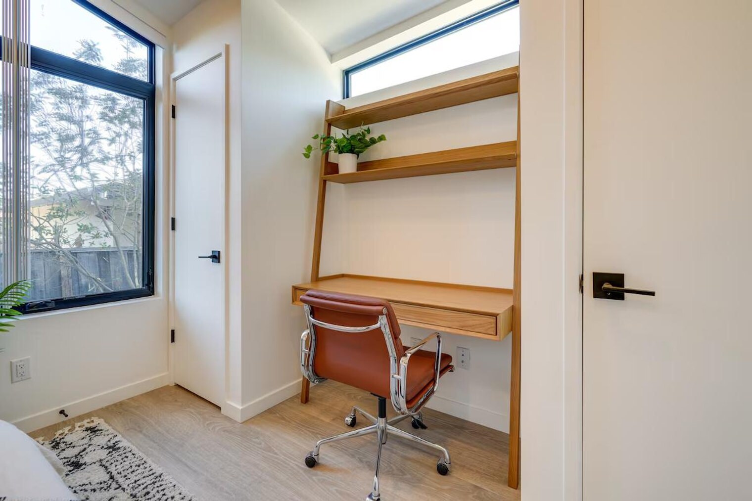 Building Photo - 510 Iris St