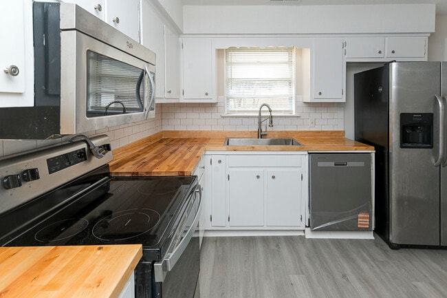 Building Photo - 156 Macon Rd