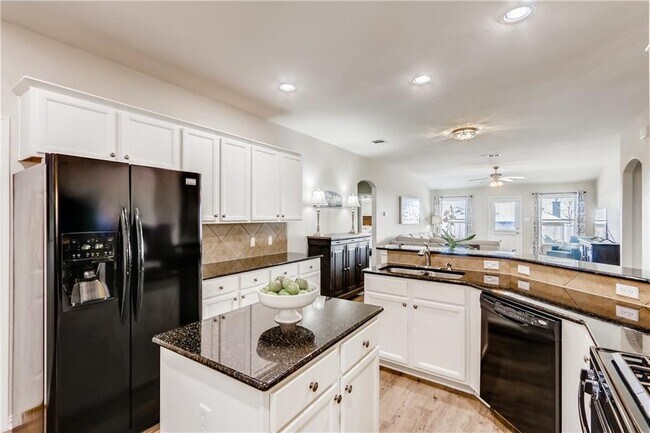 Building Photo - 2416 Ericanna Ln