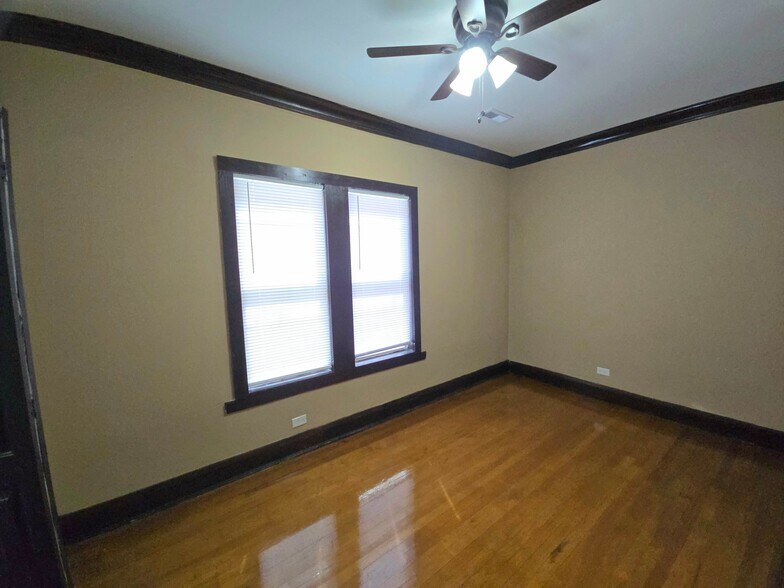 Building Photo - 7747 S Cornell Ave