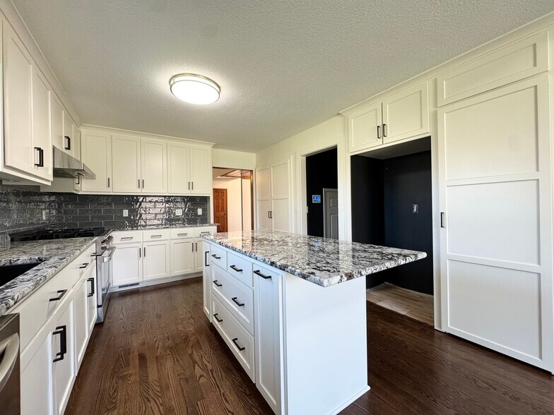 Building Photo - 10300 W 164th St