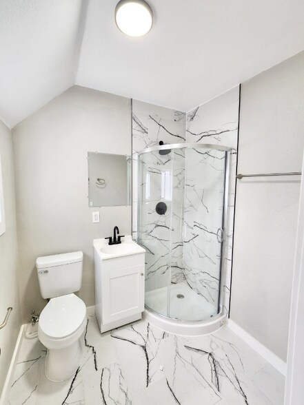 Building Photo - 324 E Bijou St