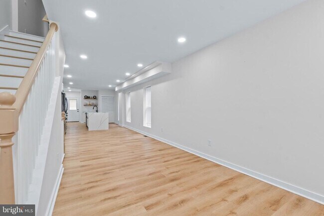 Building Photo - 530 E 38th St