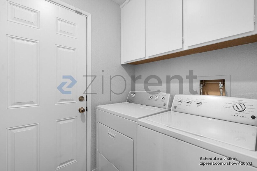 Building Photo - 5324 Vichy Cir