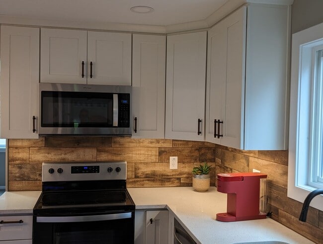 Building Photo - ***Brand New Updated 4 Bedroom House****