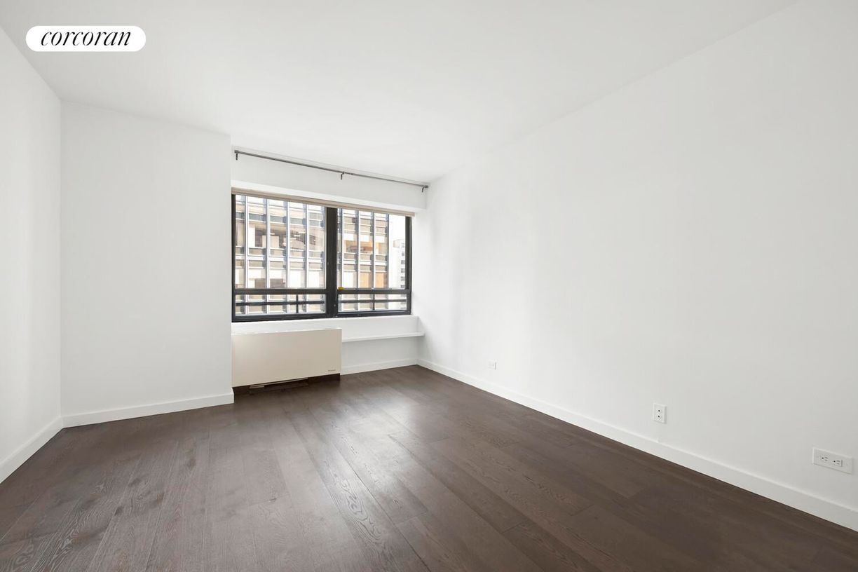 Building Photo - 240 E 47th St