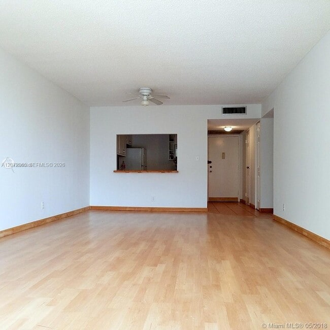 Building Photo - 1000 Parkview Dr