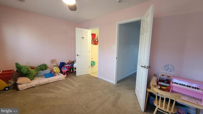 Building Photo - 124 Golden Ash Way