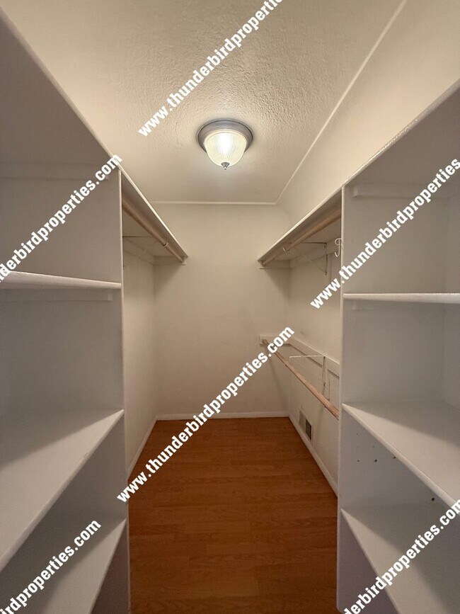 Building Photo - 2108 Muriel St NE