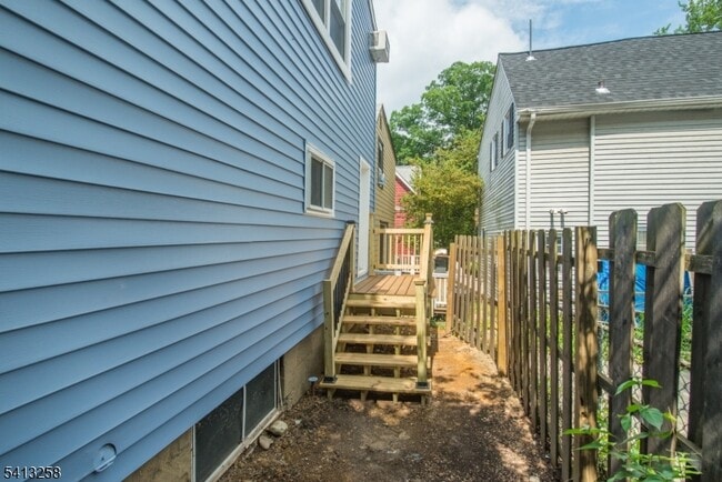 Building Photo - 37 Embury Pl