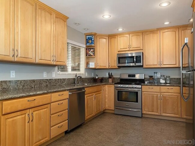 Building Photo - 8422 Wenatchee Ave