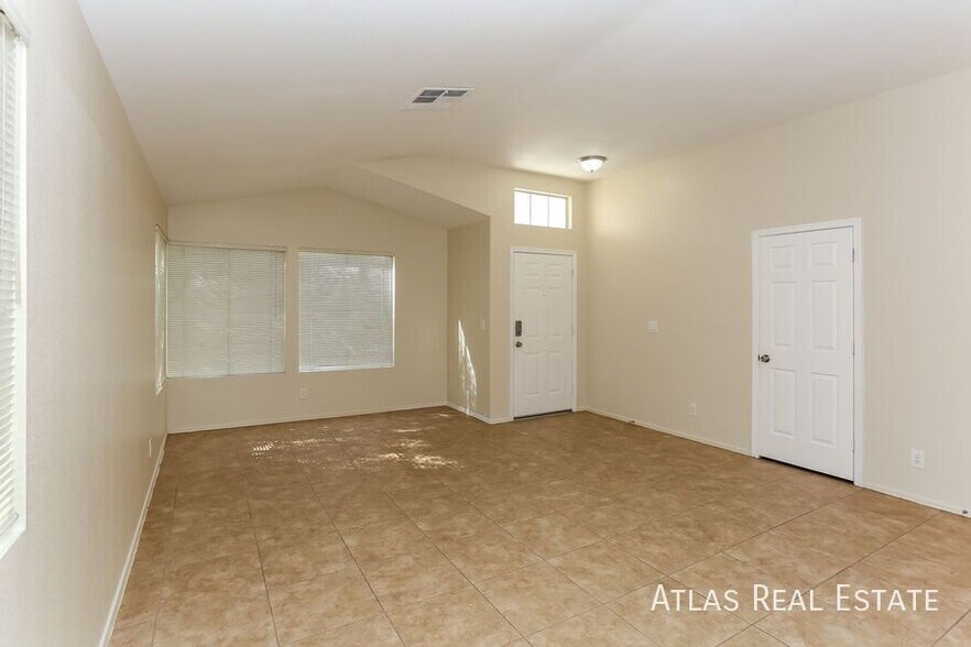 Building Photo - 5408 Ravana Ave