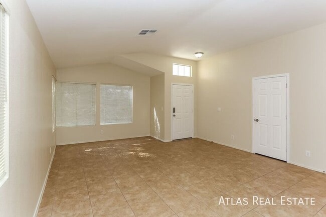 Building Photo - 5408 Ravana Ave