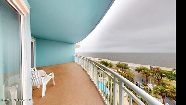 Building Photo - 2230 Beach Dr