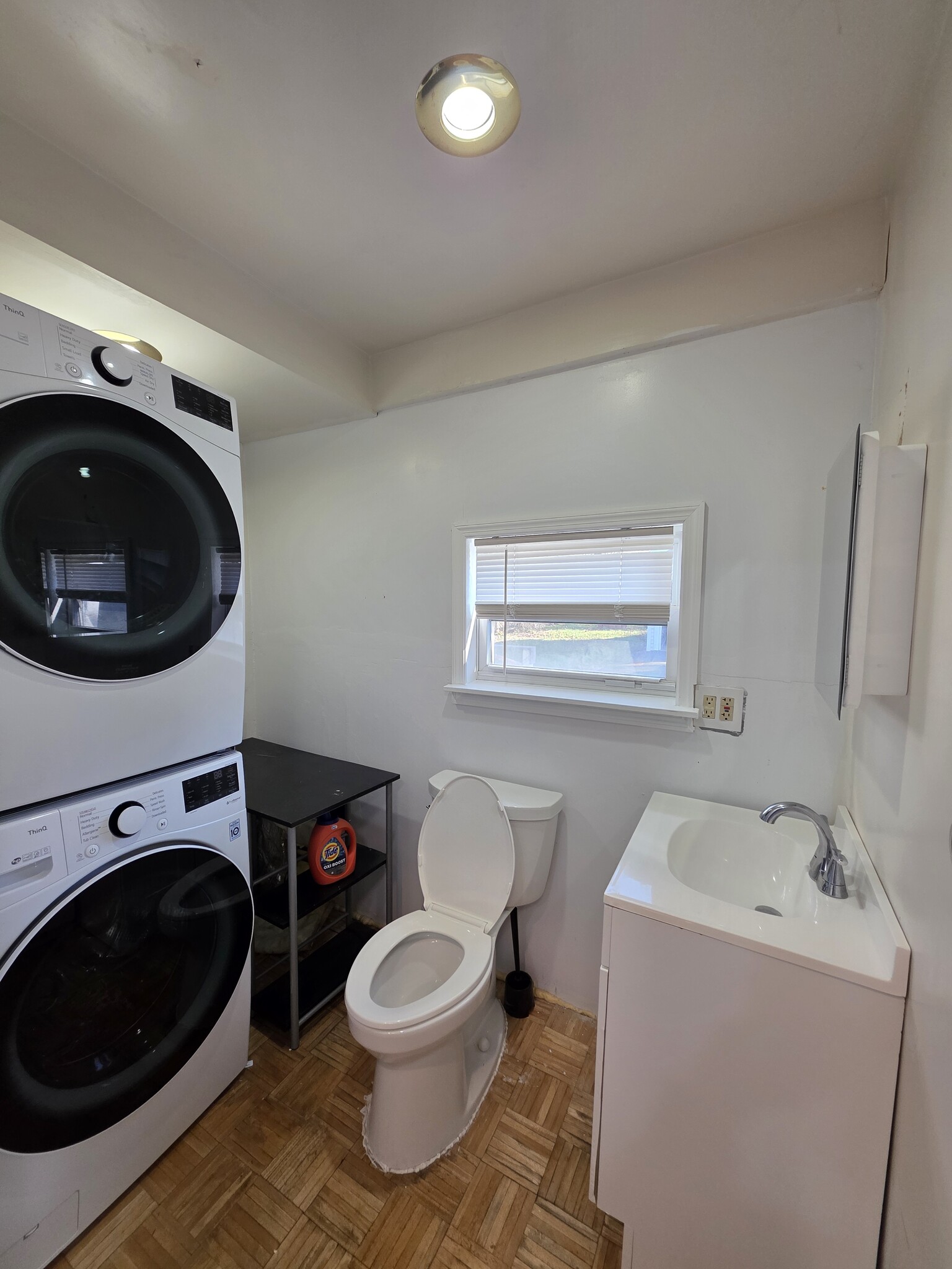 Building Photo - 1906 Burdett Ave