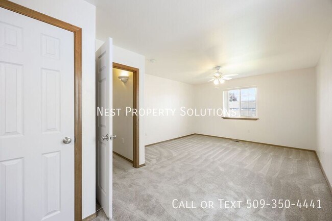 Building Photo - 807 Westshore Dr NE