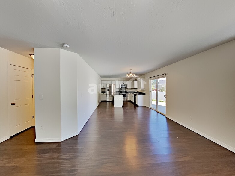 Building Photo - 1830 S 875 E