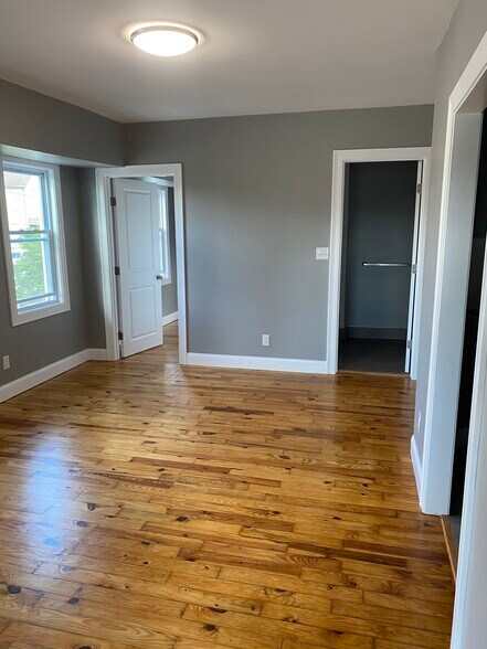 Building Photo - 1190 Plymouth Ave