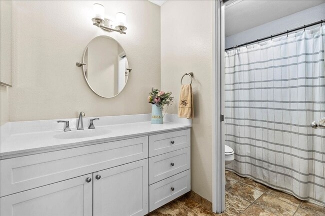 Building Photo - Corner end unit Two Bedroom Two Bath Townh...