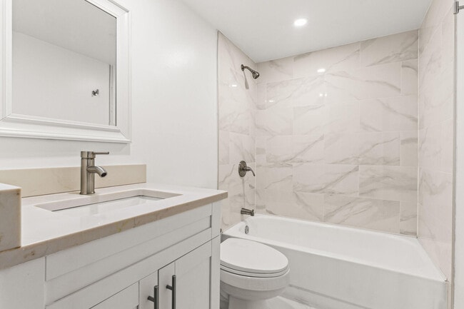 Building Photo - 507 Meadows Cir