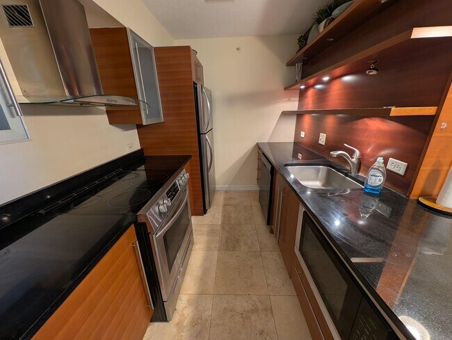 Building Photo - 526 Pacific Ave