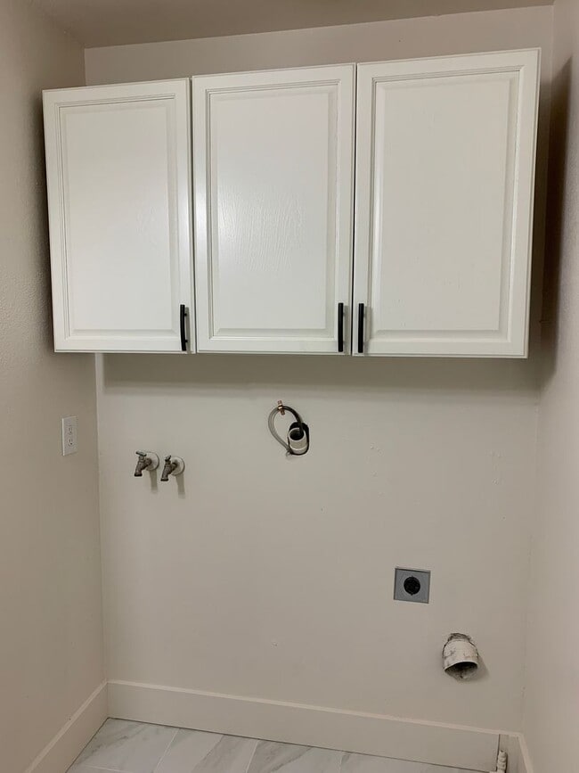 Building Photo - 2 Bdrm 1 Ba | Baxter & Northern Lights are...